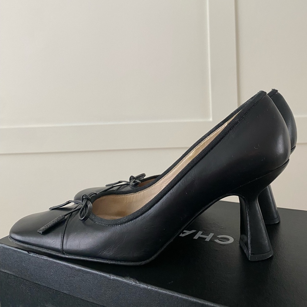 Chanel Vintage Logo Pumps
